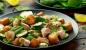 Warmer Salat mit Zucchini, jungen Kartoffeln und Fisch