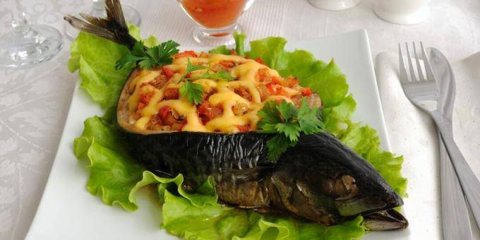Rezepte für Ofenmakrelen: Makrele mit Gemüse, Pilzen und Käse