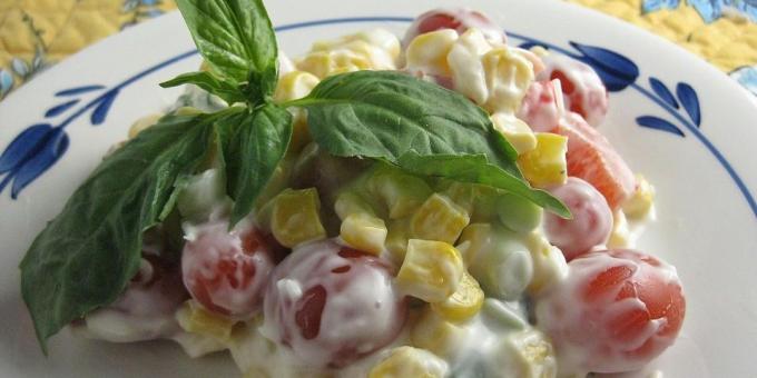 Rezepte: Salat mit Mais, Tomaten, Paprika und Parmesan-Dressing
