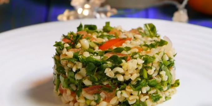 Lean Salat mit Bulgur, Tomaten und Kräutern