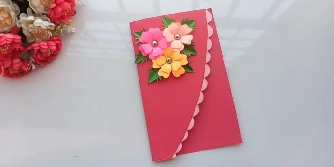 Kleben Sie an die Spitze der Postkarte Blumen und Blätter