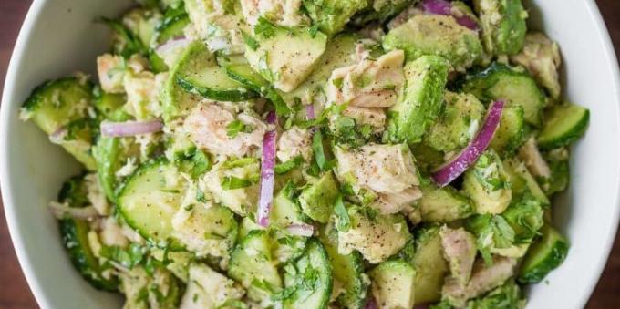 Rezepte: Salat mit Avocado, Thunfisch und Gurke