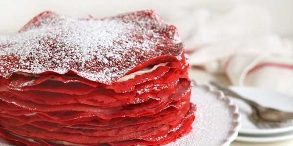 Wie ein Pfannkuchen Kuchen „Red Velvet“ mit cremiger Quarkcreme zum Kochen