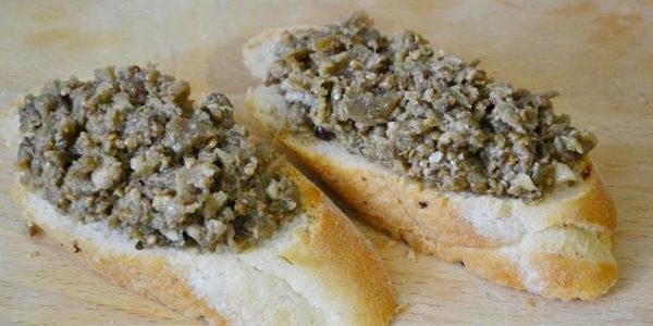 Aubergine: Kaviar aus gerösteten Auberginen mit Walnüssen