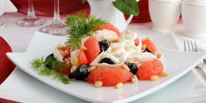 Salat mit Grapefruit, Pflaumen und Hähnchen