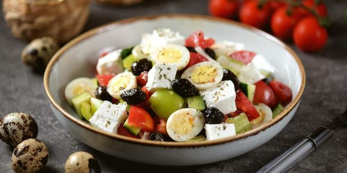 Griechischer Salat mit Eiern