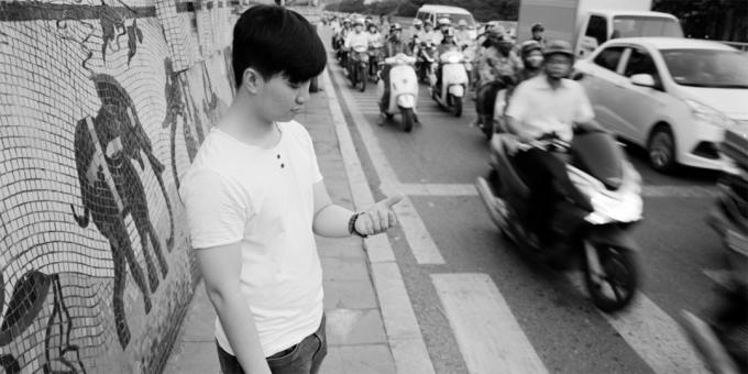 Menschen ohne Smartphones - der Mann an der Straße