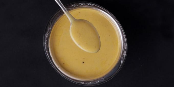 Diät-Soßen: Joghurt mit Senf-Dressing