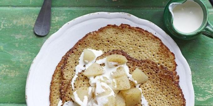 Was für das Frühstück kochen: Pfannkuchen mit Äpfeln und Birnen