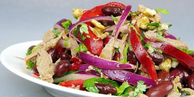 Salat mit Bohnen, Rindfleisch, Paprika und Walnüsse