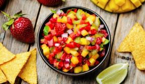 Mango und Erdbeersalsa