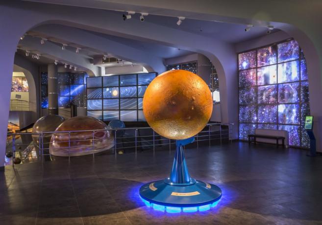 Wandern im Planetarium: Wie man den Tag des Cosmonautics verbringen