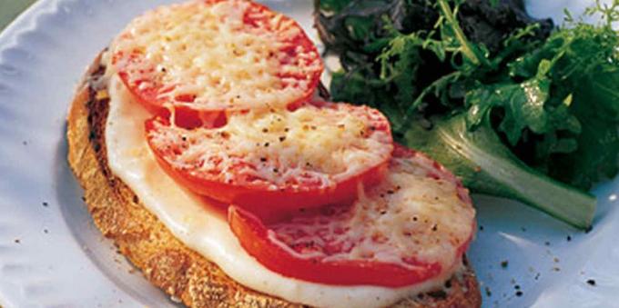 Rezept für getoastete Sandwiches mit Tomaten und Käse-Sauce