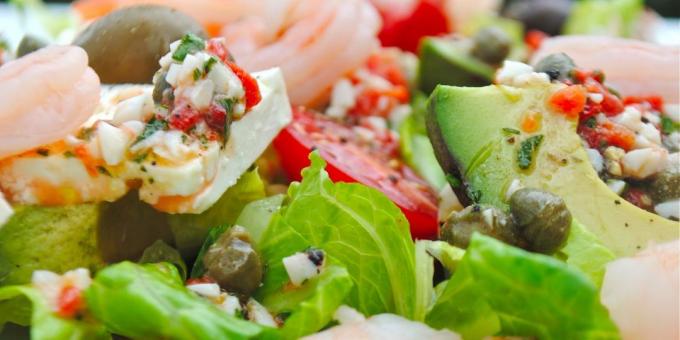 Rezept Griechischer Salat mit Garnelen, Avocado und Kapern