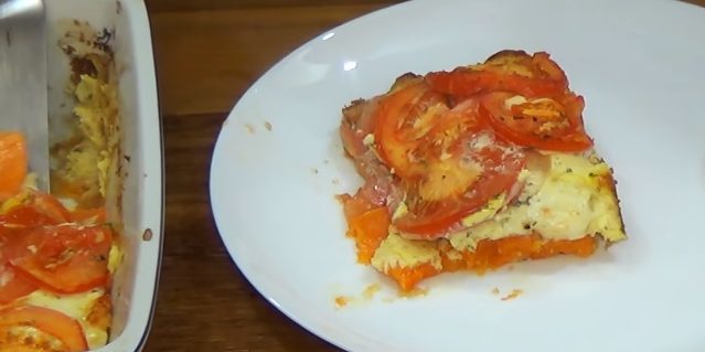 Gebackener Kürbis mit Tomaten und Feta-Käse