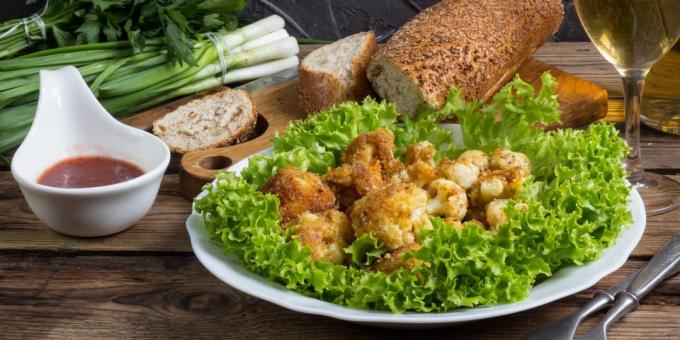 Eingebrannt cauliflower in Rührteig und panierten Käse