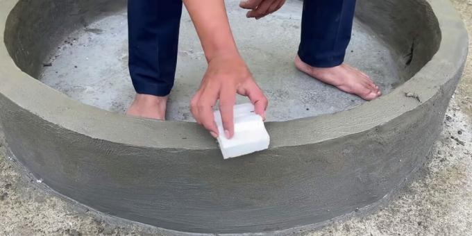 Wie man einen Brunnen mit eigenen Händen macht: Beschichten Sie die Seiten