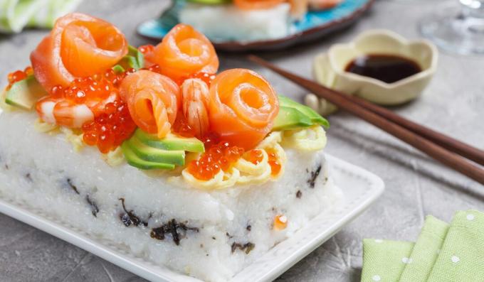 Sushi-Kuchen. Bereitet sich dreimal schneller zu als Brötchen