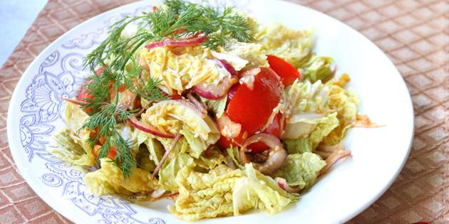 Salat mit Tintenfisch und Chinakohl