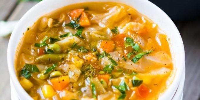 Rezepte mit Kohl: Leichte Suppe mit Kohl und mischen Gemüse
