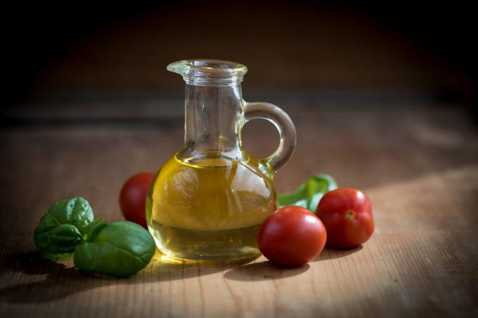 Küchengeräte: Pflanzenöl