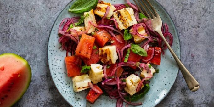 Salat mit Wassermelone und Halloumi