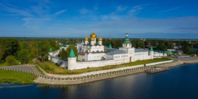 Sehenswürdigkeiten von Kostroma: Ipatievsky-Kloster der Heiligen Dreifaltigkeit