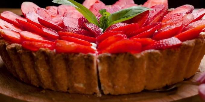 Sand-Kuchen mit Erdbeeren, Quark und Sauerrahm