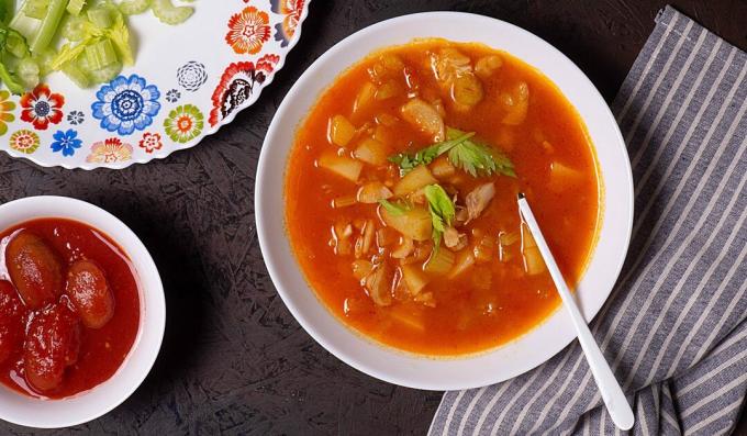 Fischsuppe mit Tomaten