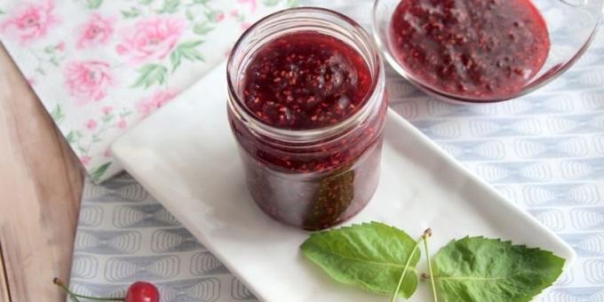 Jam von Johannisbeeren und Kirschen