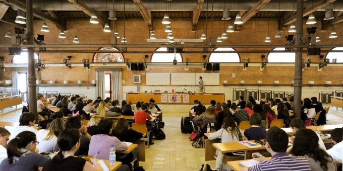Hochschulbildung in Italien: Studenten wählen ihre meisten Disziplinen sind frei zu entscheiden, wann sie bereit sind, Prüfungen ablegen