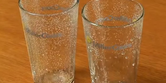 Bierglas: Glas und Salz