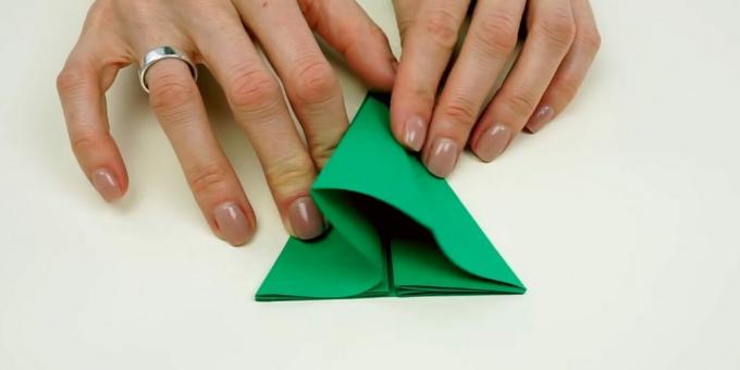 DIY Weihnachtsbaum: Biegen Sie das Papier