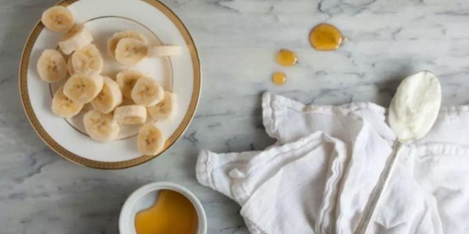 Gesichtsmaske basierend auf einer Banane, Joghurt und Honig
