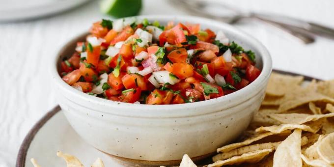 Klassische Salsa mit rohen Tomaten