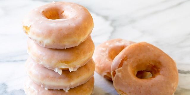 Donuts Rezepte: Klassische Krapfen mit Puderzucker