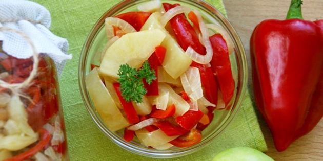 Einfache Salate im Winter: Salat mit Paprika und Äpfeln