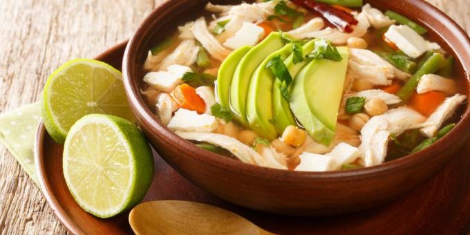 Mexikanische Suppe mit Kichererbsen und Hühnchen