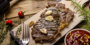 Saftiges Steak mit Rosmarin und Knoblauch