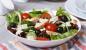 Griechischer Salat mit Hühnerfleisch