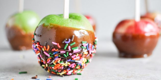 Candy Apple mit Candy Sprinkles