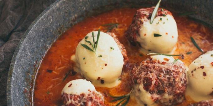 Rinderfleischbällchen in Tomatensauce