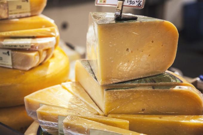 Käse enthält Kasein und macht uns wieder genießen und wieder