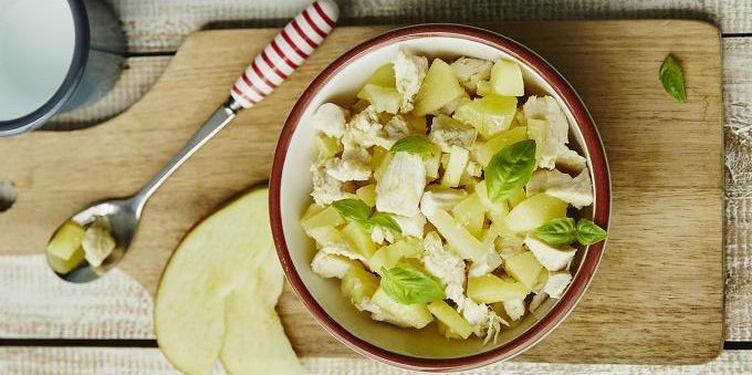 Rezepte mit Äpfeln: Salat mit Äpfeln und Huhn