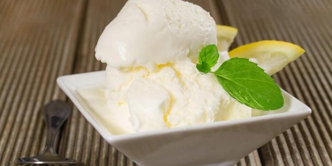 Sahne-, Joghurt- und Orangenlikör-Eis