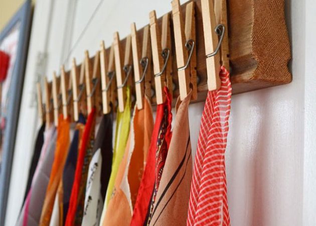 Halten Sie die Dinge in den Schrank: Wäscheklammern Schals