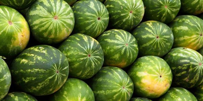 Kaufen Sie eine Wassermelone an der richtigen Jahreszeit