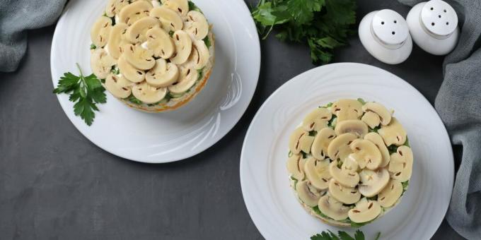 Schichtsalat mit Champignons und Schinken