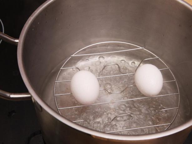 Wie die Eier für ein paar kochen