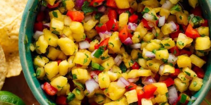 Salsa mit Ananas und Paprika